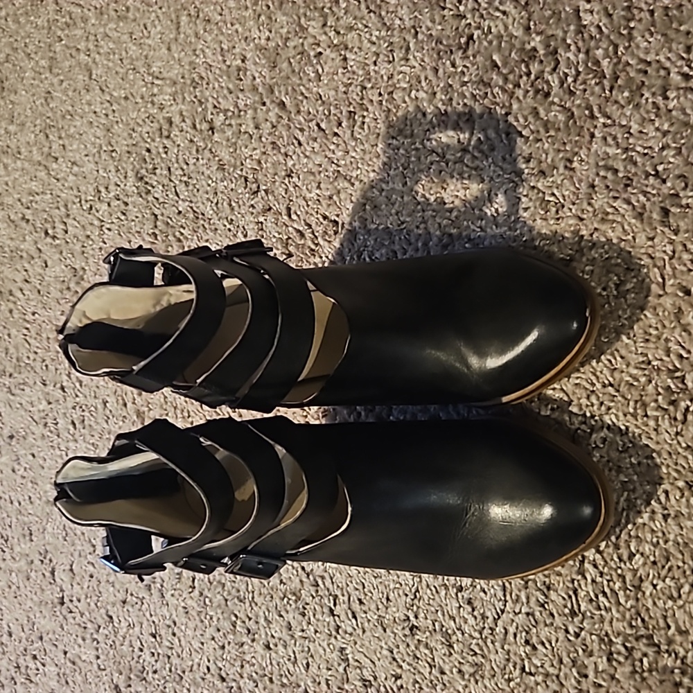Seychelles black buckle Ankle boots size 8.5